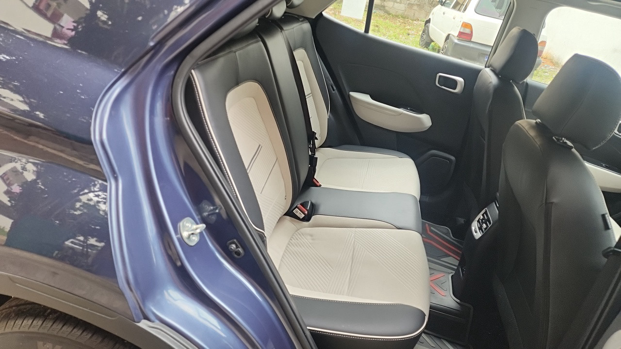 Rear Seats 