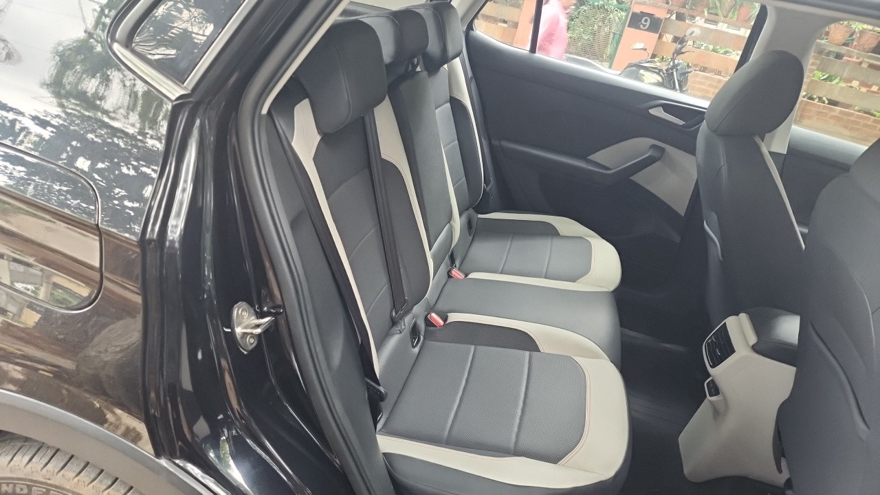 Rear Seats 