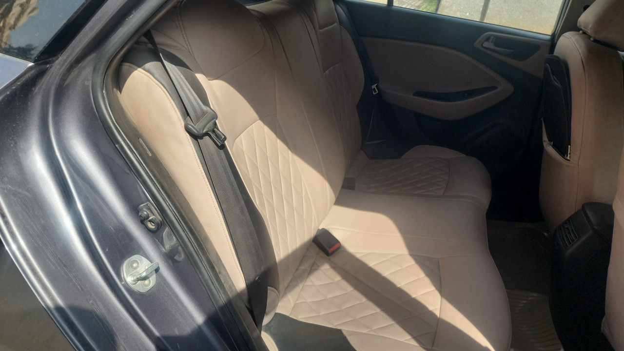 Rear Seats 