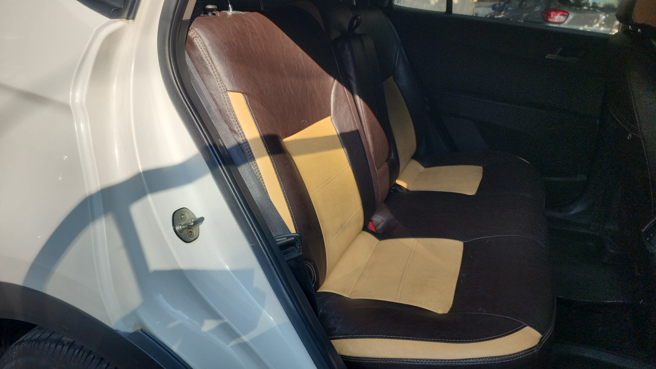 Rear Seats 