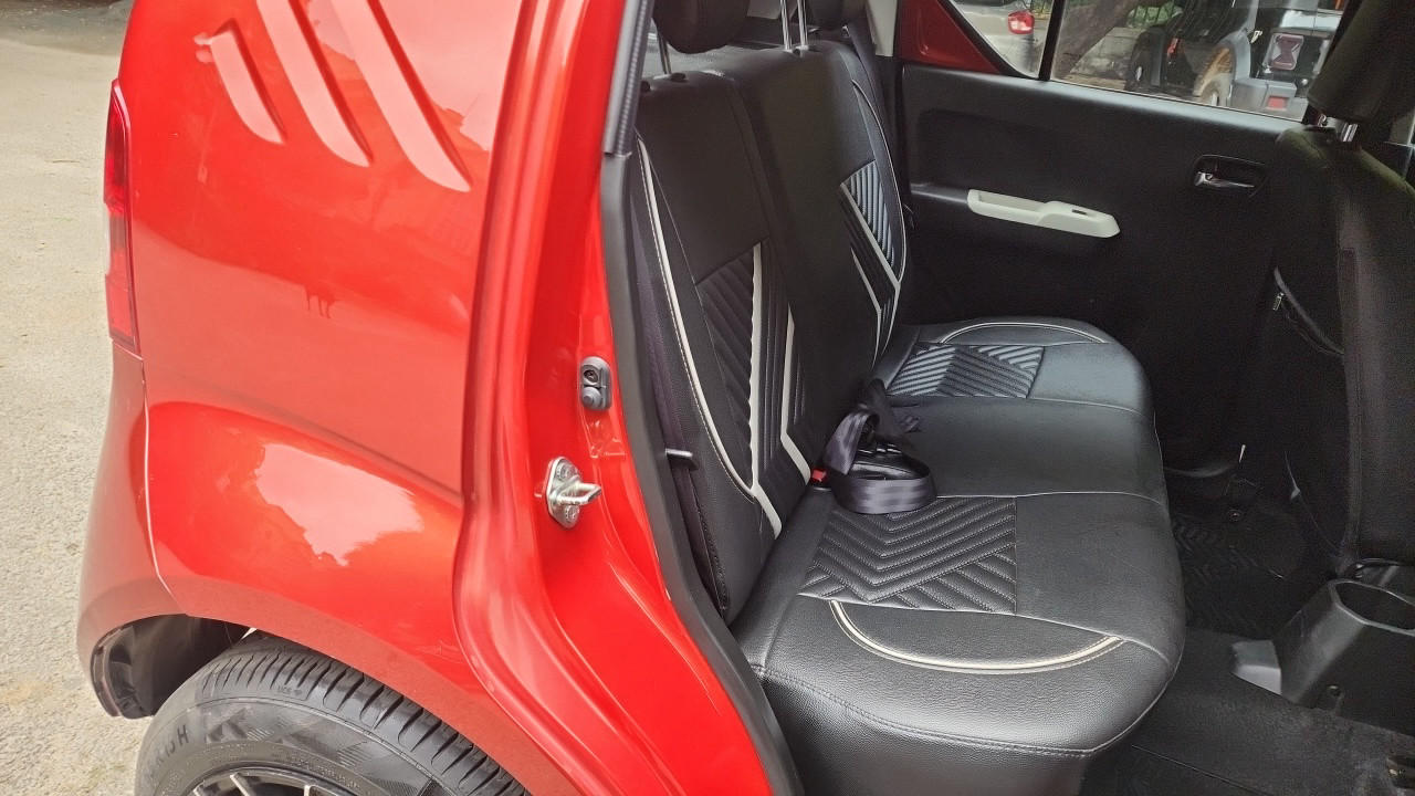 Rear Seats 