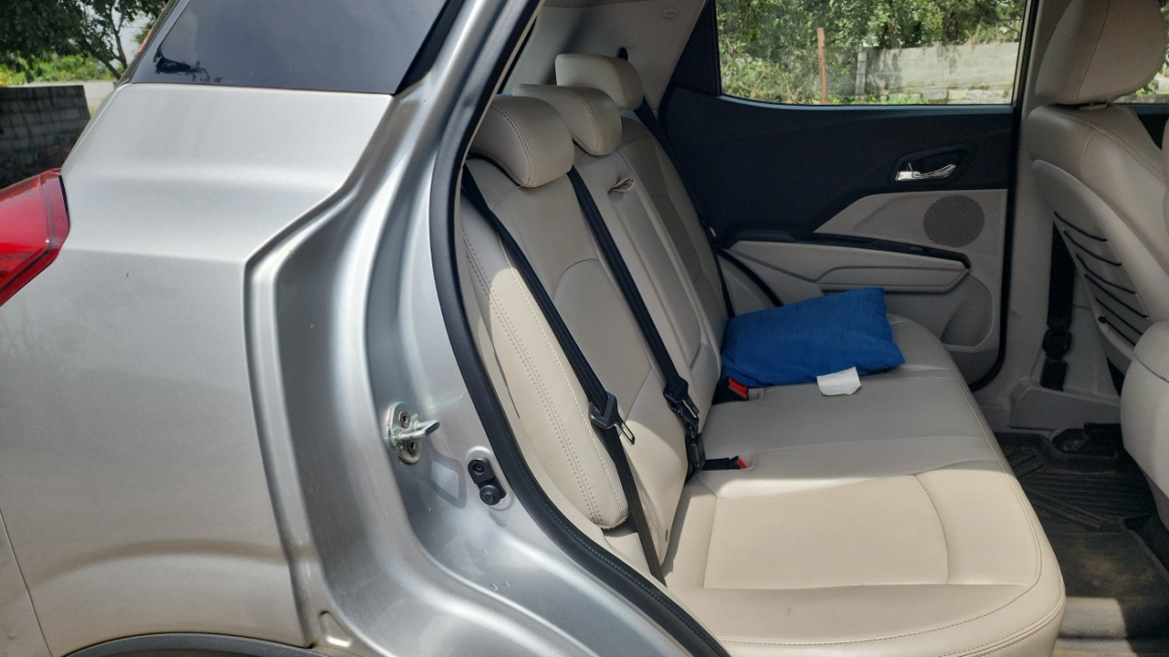 Rear Seats 