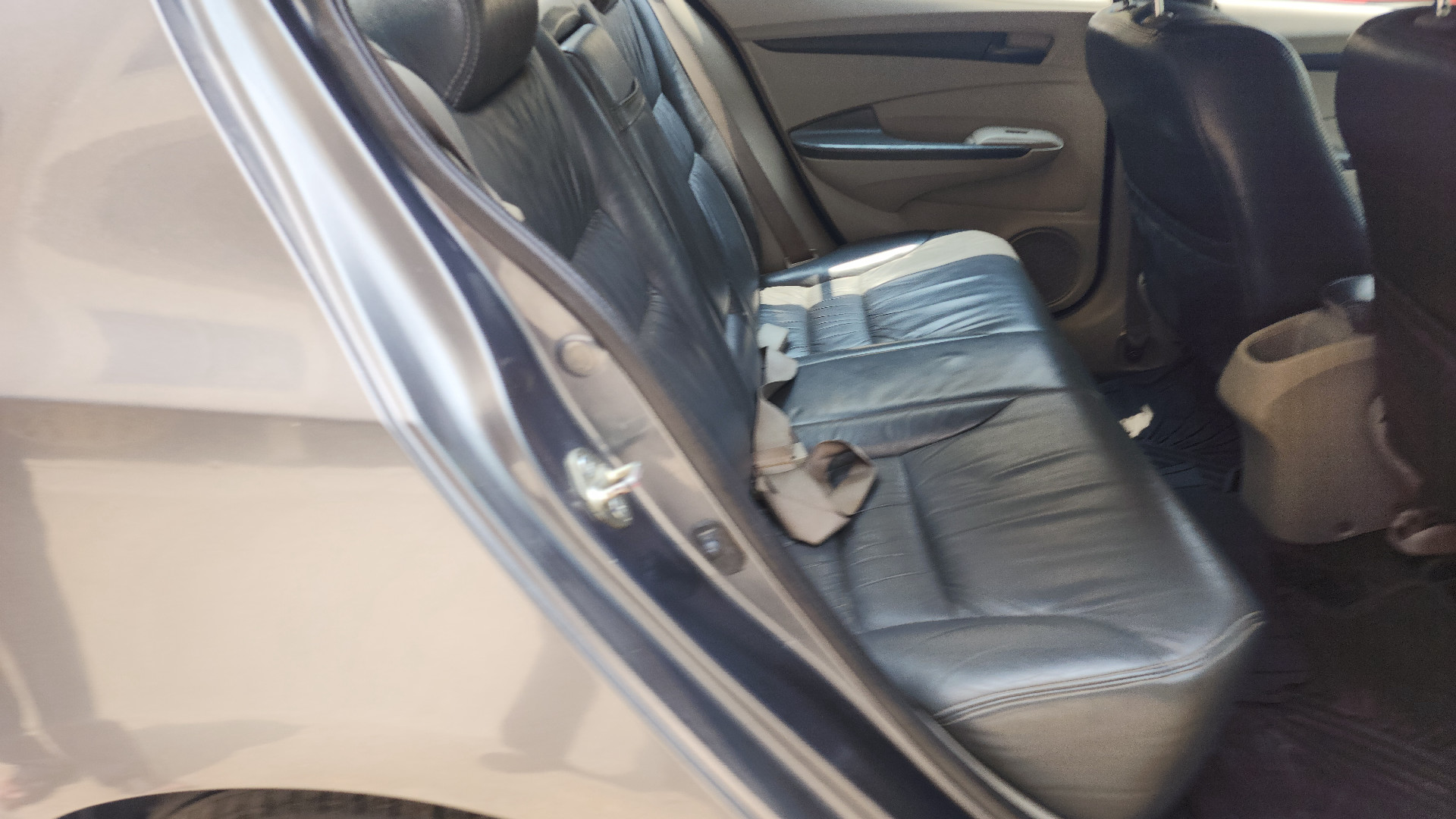 Rear Seats 
