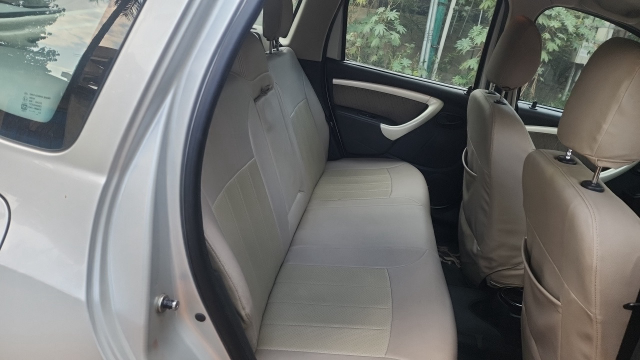 Rear Seats 